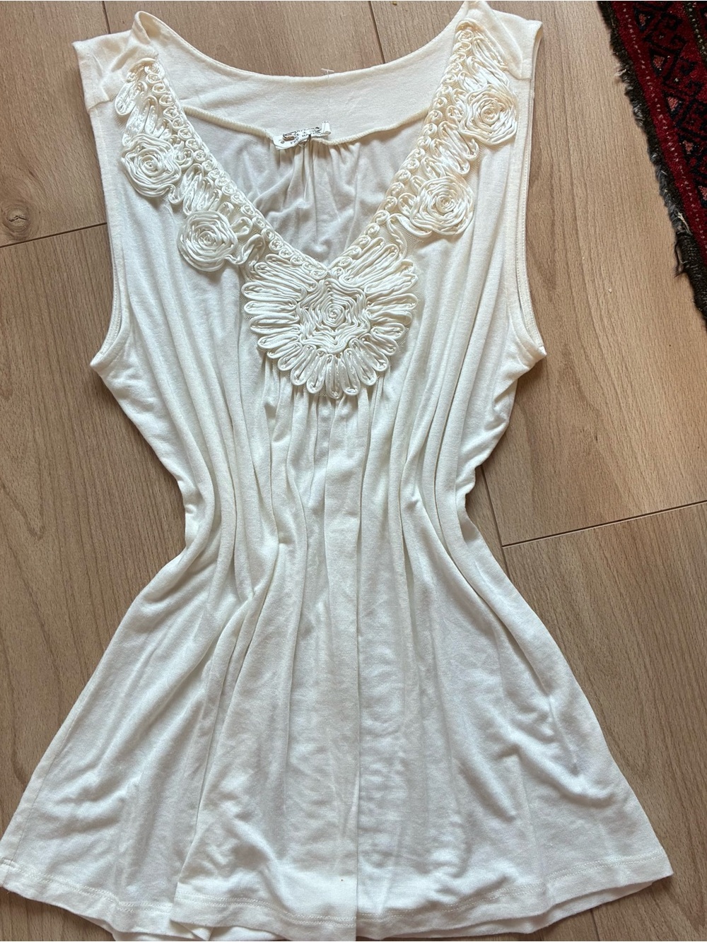 Sleeveless Cream Floral Appliqué V-Neck Top